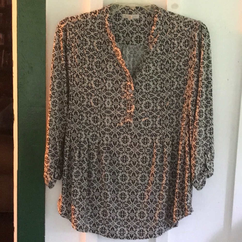 Dress Barn 3/4 SLEEVE BLOUSE.  SIZE M